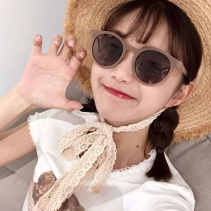 Retro round tea-colored sunglasses with translucent frames for a stylish summer beach look