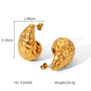 Detail of 18K gold stainless steel hammered teardrop earrings with dimensions and weight