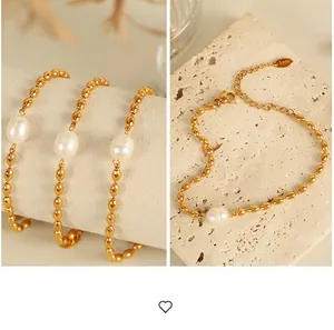 Detail of gold-plated stainless steel pearl bracelet with lobster clasp and extension