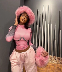 Pink faux fur tote bag and matching accessories for Y2K punk style streetwear look