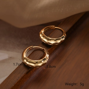 Detail view of gold wave texture C-shape earrings with size 1.8cm and 5g weight labels