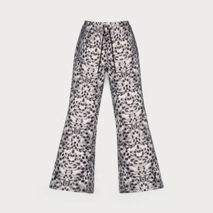 Minimalist wide-leg leopard print sports pants in black and white with waist drawstring