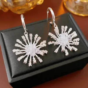 Boucles d'oreilles pendantes en forme de flocon de neige avec zircone pour femme