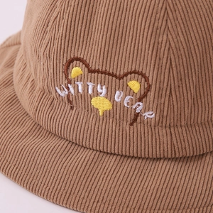 Brauner Cord-Sonnenhut für Babys mit 3D-Bärenohren und Witty Bear Bestickung