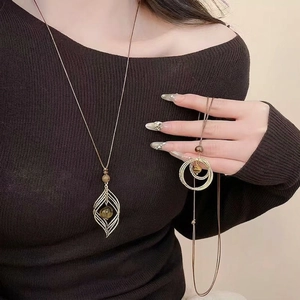 Vintage Tiger's Eye Stone Long Pendant Necklace Geometric Hollow Metal Sweater Chain For Women Boho Style