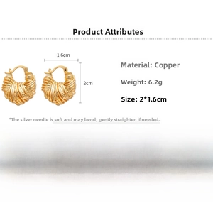 Detail view of gold braided U-shaped earrings with 2cm height and 1.6cm width dimensions