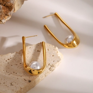 18k gold plated stainless steel U-shaped earrings with white pearls on natural stone