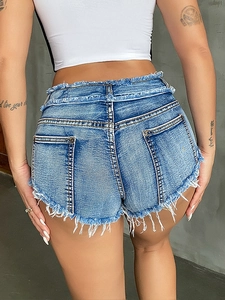 Damen Denim-Shorts in Vintage-Blau mit ausgefranstem Saum und Rücktaschen-Ansicht
