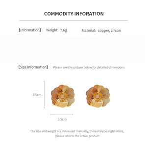 Detailed size information card for gold plated hollow flower earrings with zircon