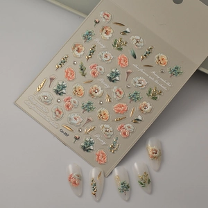 Autocollants 3D pour ongles motif pivoines avec dorure et accents de diamants