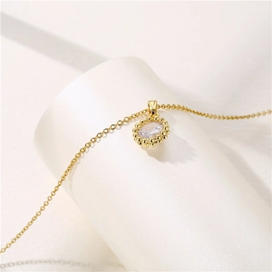 Elegante collana in acciaio inossidabile placcato oro 18k con pendente tondo in zircone