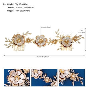 Detailed bridal hair comb dimensions showing 26.5cm width with pearls and floral lace