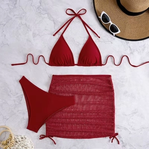 Bikini trois pièces bordeaux avec haut licou et jupe de plage en mesh à cordon de serrage