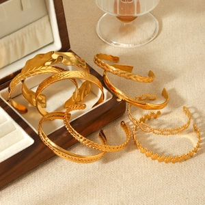 Ensemble de bracelets ouverts chic en acier inoxydable plaqué or 18 carats