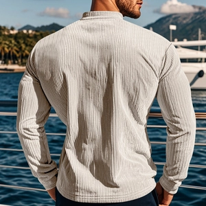 Herren Slim Fit Henley Shirt in Beige mit vertikaler Rippenstruktur aus Cord-Stoff
