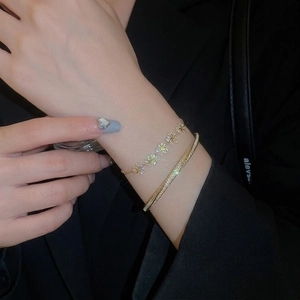 Elegant gold plated star flower zircon bracelet set worn on a stylish person