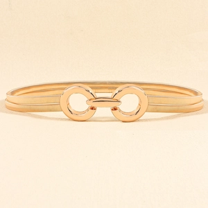 Close-up of golden spring chain belt featuring iconic double interlocking circular buckle
