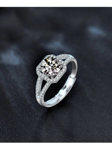 Macro view of a 925 silver square ring with a 1-carat moissanite and split shank detail