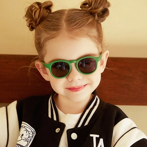 Green round silicone sunglasses for babies 0-3 years with dark UV protection lenses