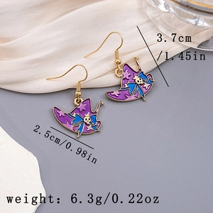 Detailed macro shot of Halloween witch hat earrings with size and weight dimensions