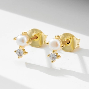 S925 sterling silver gold-plated pearl stud earrings with sparkling cubic zirconia accents