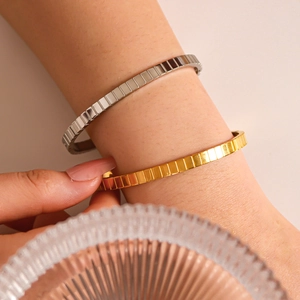 Bracelet Jonc Texturé Carré Géométrique En Acier Inoxydable Plaqué Or 18K Minimaliste Style INS Bijoux Pour Femmes