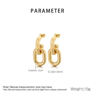 Detailansicht der goldenen hohlen Doppelring-Ohrringe mit 30x14mm Größe und 15g Gewicht