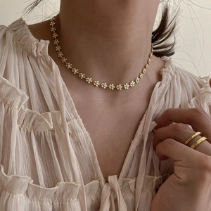Flower Necklace For Women Copper Gold Plated Enamel Daisy Clavicle Chain Floral Jewelry Elegant Accessory