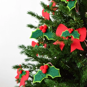 Christmas non-woven holly leaves with red berries and bow ornaments for Xmas tree decor