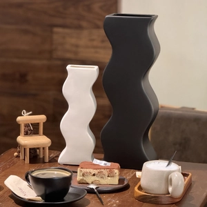 Vaso In Ceramica Moderno Forma Ondulata Radice Di Loto Opaco Minimalista Decorazione Scrivania Ufficio Casa