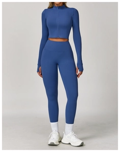Detail of high-waist yoga set in navy blue with slim fit elastic breathable fabric