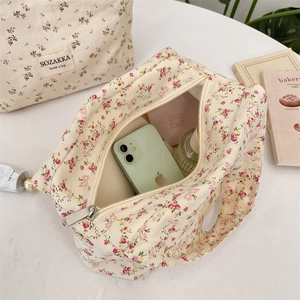 Detail of floral canvas lunch bag with zipper closure and spacious inner storage