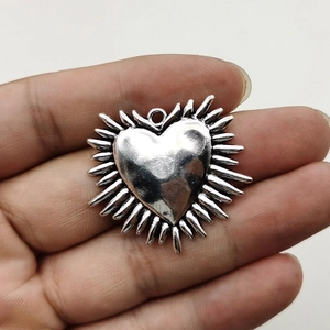 Vintage gothic zinc alloy heart pendant with sunburst design for DIY jewelry