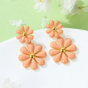 Pink daisy earrings in gold stainless steel with double-layered enamel flower petals