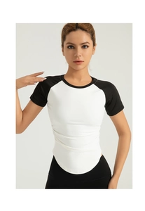 Slim fit contrast yoga top with side ruching and raglan sleeves for athletic wear