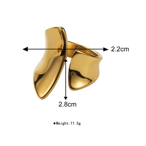Detailed dimensions of the wide gold heart ring with its weight of 11.5g and size 2.8cm