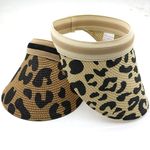 Visière en paille de papier pour femme avec motif léopard en beige et marron foncé