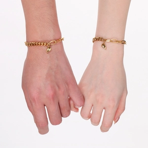 Magnetische Herz-Paar-Armbänder mit goldener Gliederkette für trendige Paare