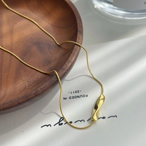 Minimalist S925 sterling silver geometric gold necklace with twisted bar pendant