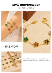 Dettaglio del bracciale con fiori di zircone colorati placcato oro con chiusura a moschettone