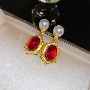 Vintage French Court Style Red Oval Resin Drop Earrings With Imitation Artificial Pearl And Silver Earring Post For Women Elegance