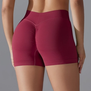 Détail du short de fitness sans couture rouge vin à taille haute avec effet push-up