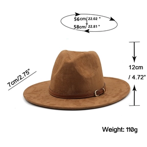 Chapeau de cow-boy en daim marron avec ceinture en cuir et boucle dorée détails