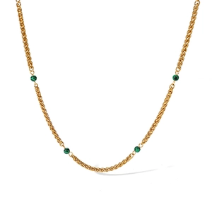 Collier en acier inoxydable plaqué or 18 carats avec quatre perles de malachite verte naturelle