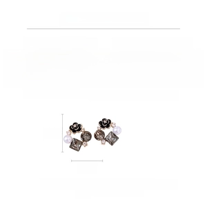 Detailed size specifications for crystal and faux pearl flower earrings 1.6cm x 1.6cm