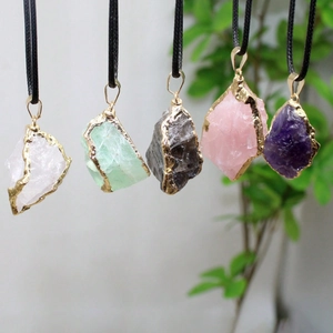 Collier Pendentif Pierre Naturelle Brute Cristal De Gemme Irrégulier Bordure Dorée Cordon Noir Bijoux De Guérison Bohème