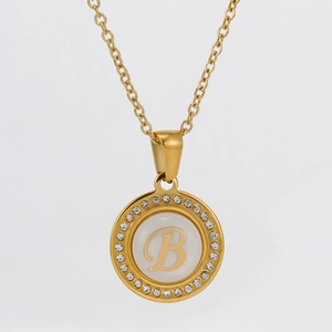 Collier en acier inoxydable plaqué or 18K avec pendentif nacre diamanté et lettre B