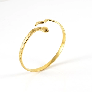 Bracelet jonc serpent luxueux en acier inoxydable doré avec texture écailles pour femme