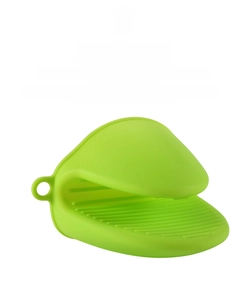 Detail of green food grade silicone heat resistant clip showing inner anti-slip texture