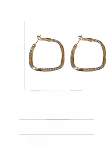 Detailed spec sheet showing dimensions and S925 silver needle of gold twisted square earrings